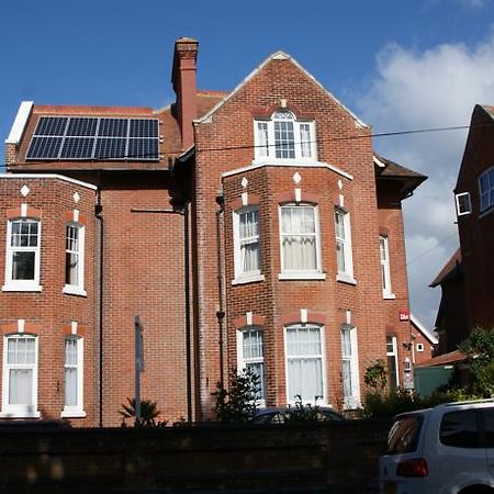 One Helena Road Serviced Apartments Southsea Eksteriør billede